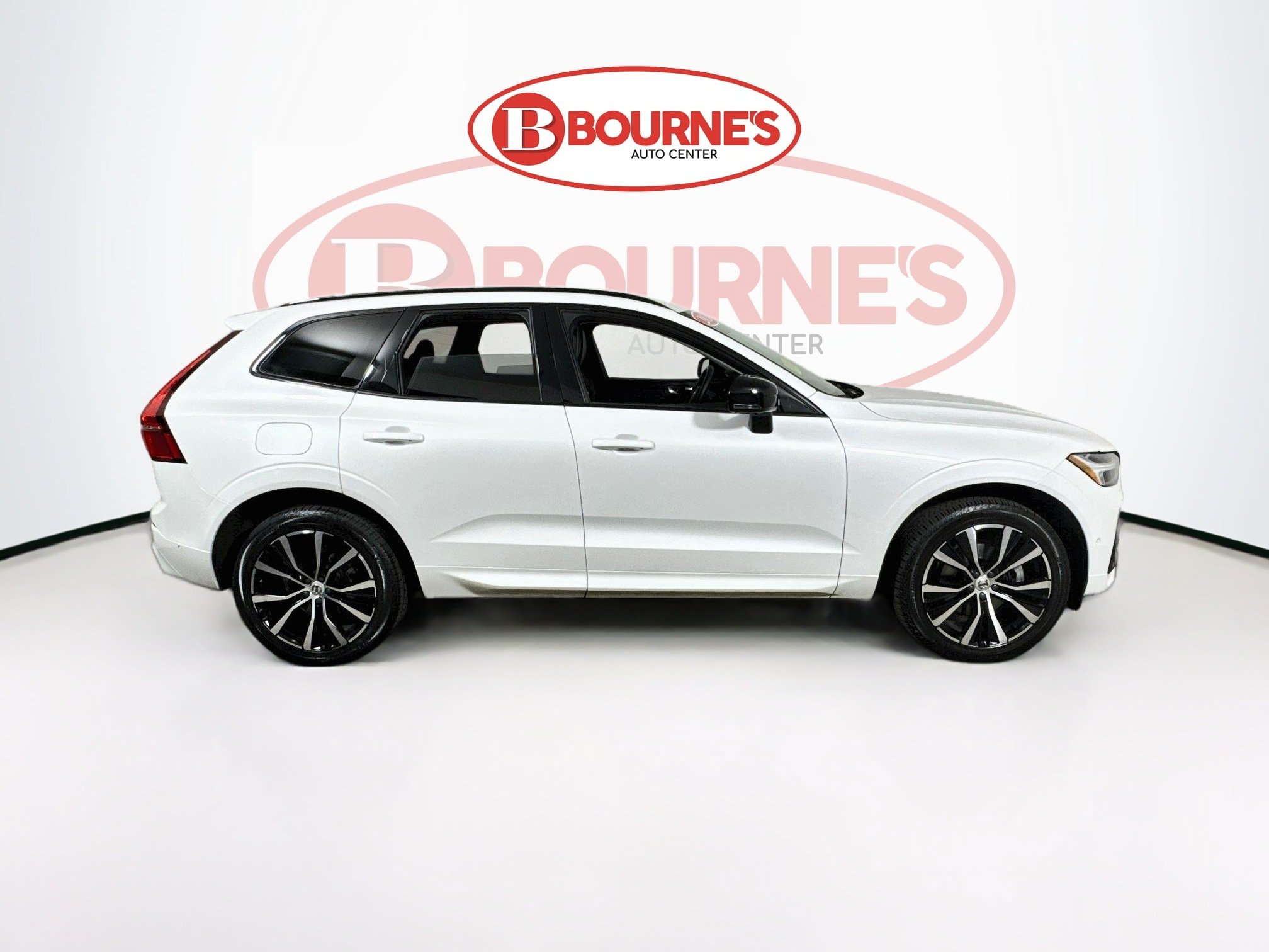 Used 2024 Volvo XC60 B5 Plus w/ Protection Package Premier AWD/4WD image 13