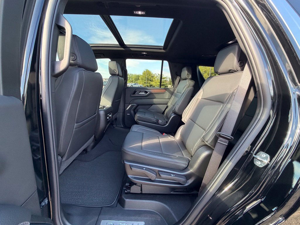 Used 2026 GMC Yukon Denali w/ Sun & Power Step Package AWD/4WD image 7