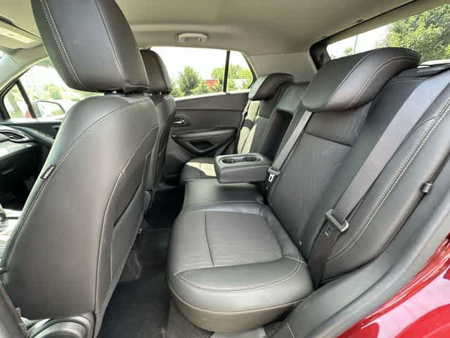 Used 2022 Chevrolet Trax LT w/ LT Convenience Package AWD/4WD image 17