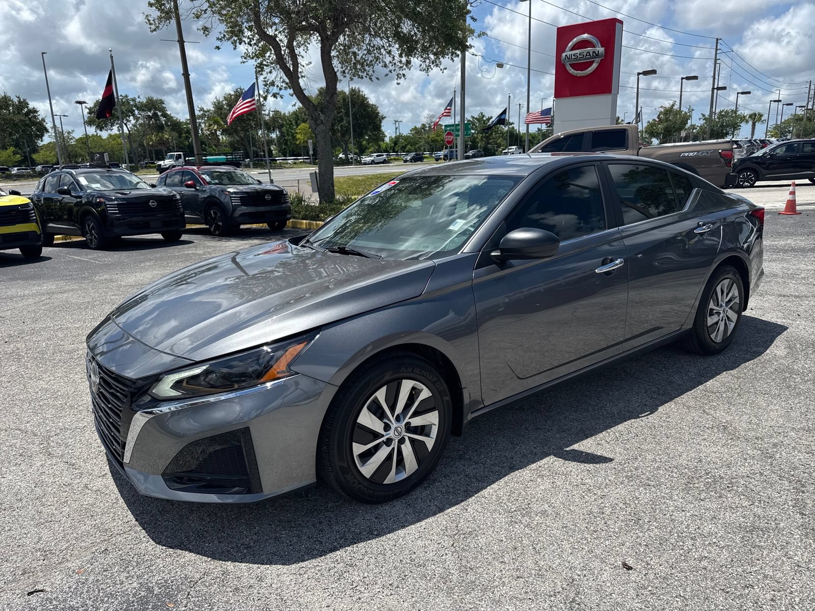 Used 2024 Nissan Altima 2.5 S FWD image 3