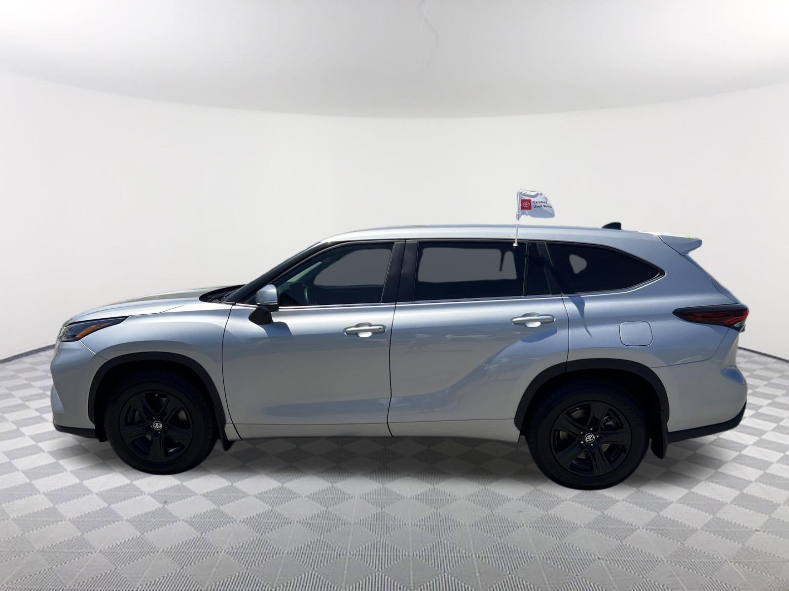 Certified 2024 Toyota Highlander LE AWD/4WD image 15