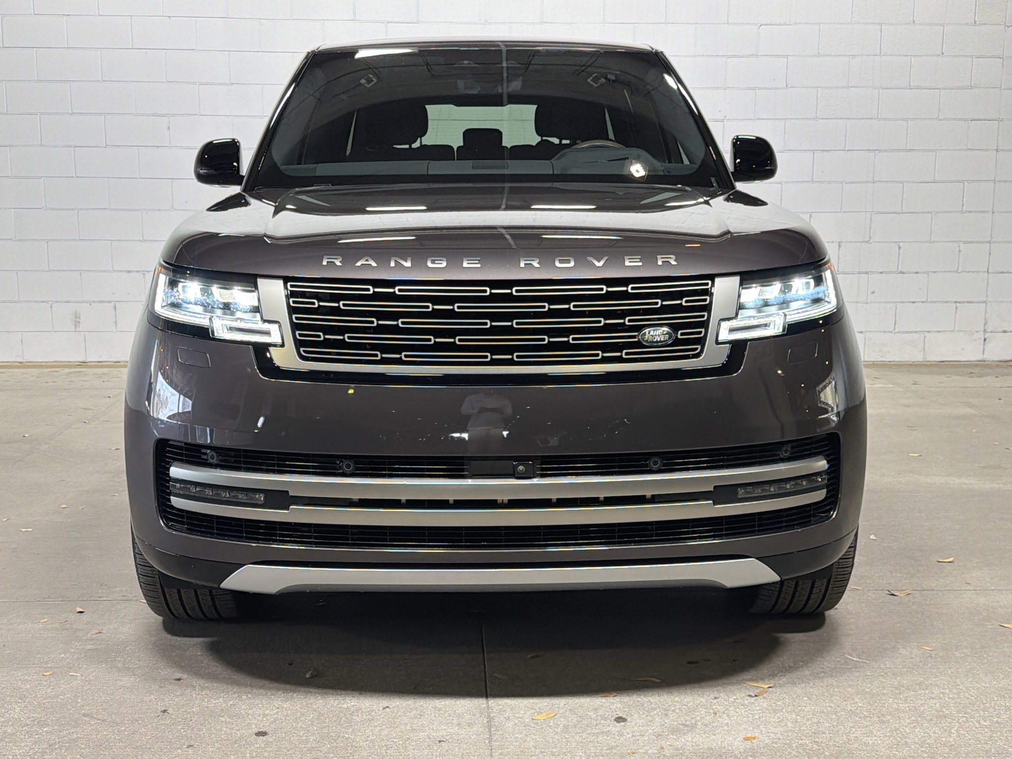 Used 2025 Land Rover Range Rover Long Wheelbase SE image 9