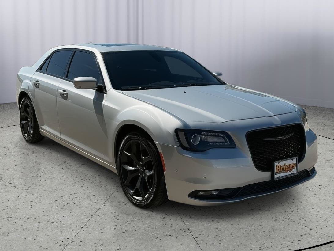 Used 2023 Chrysler 300 S RWD image 7