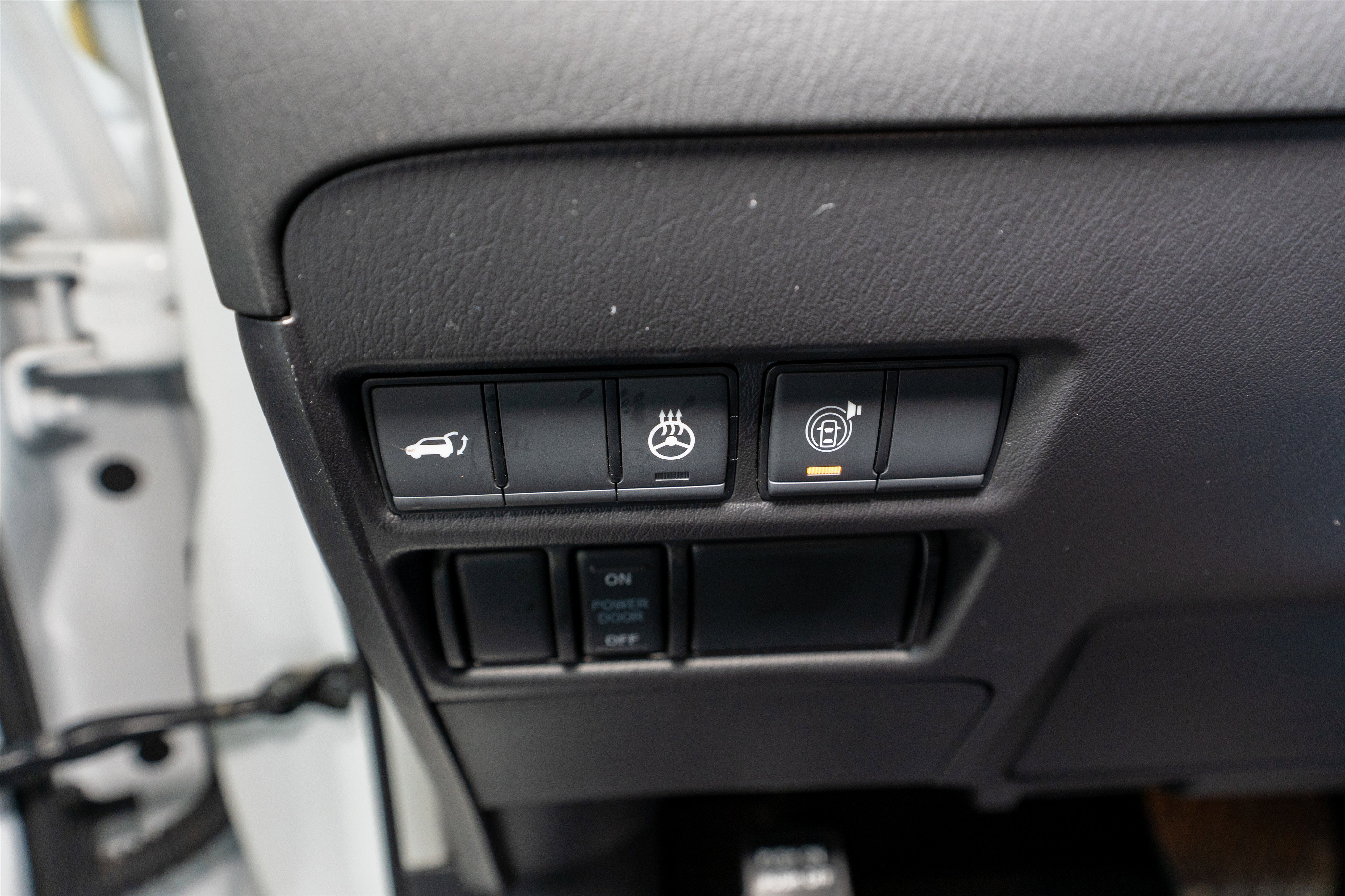 Used 2024 Nissan Armada SL w/ Captain's Chairs Package image 32