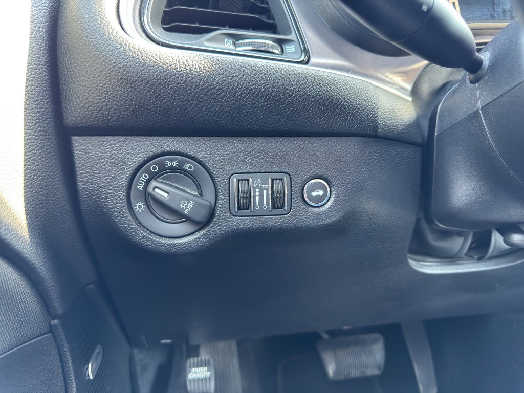 Used 2019 Dodge Challenger SXT w/ Driver Convenience Group image 22