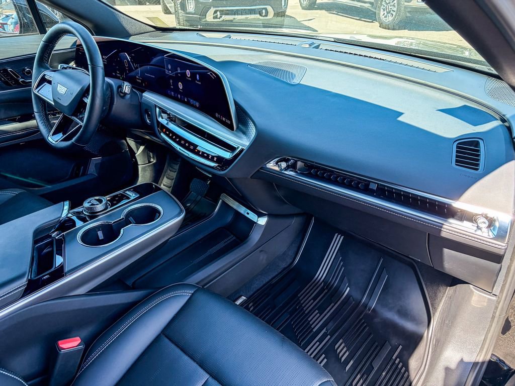 Certified 2025 Cadillac Lyriq Luxury image 36