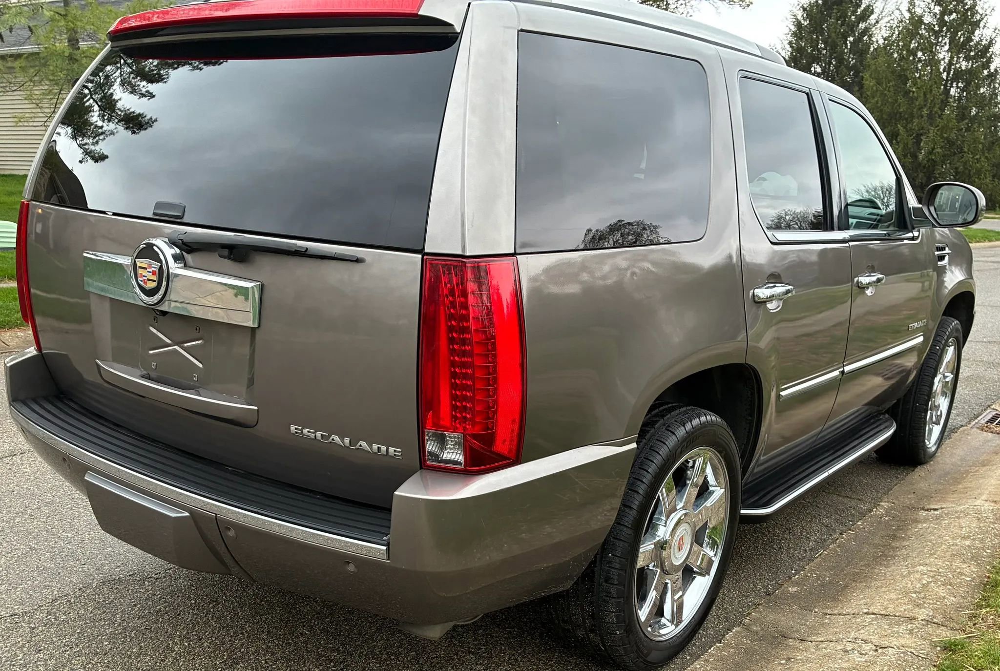 Used 2014 Cadillac Escalade Luxury AWD/4WD image 6