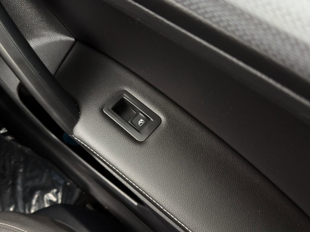 Used 2022 Volkswagen Tiguan S image 15