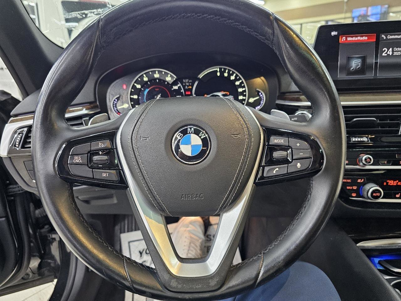 Used 2018 BMW 530e RWD image 31