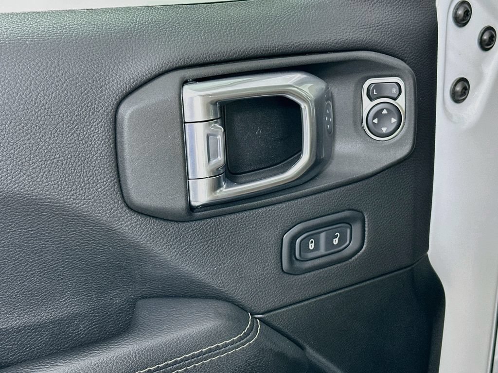 Used 2022 Jeep Wrangler Unlimited Sahara w/ Cold Weather Group AWD/4WD image 19
