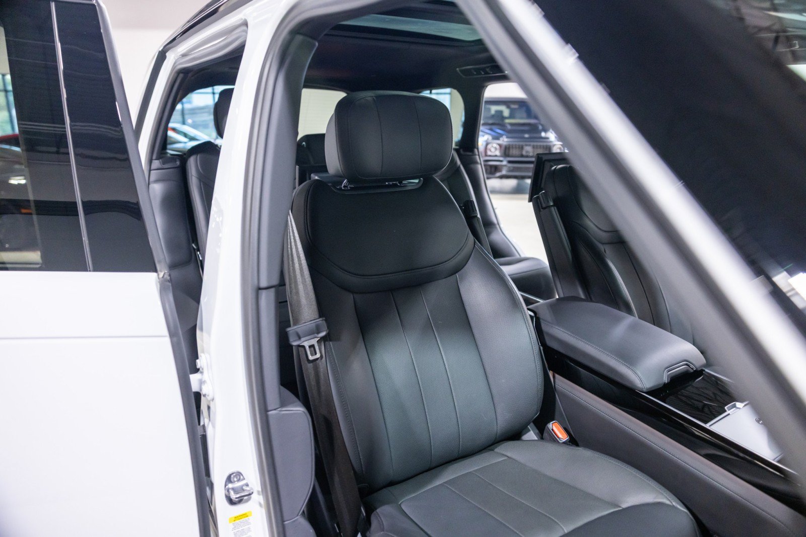 Used 2024 Land Rover Range Rover Long Wheelbase Autobiography AWD/4WD image 29