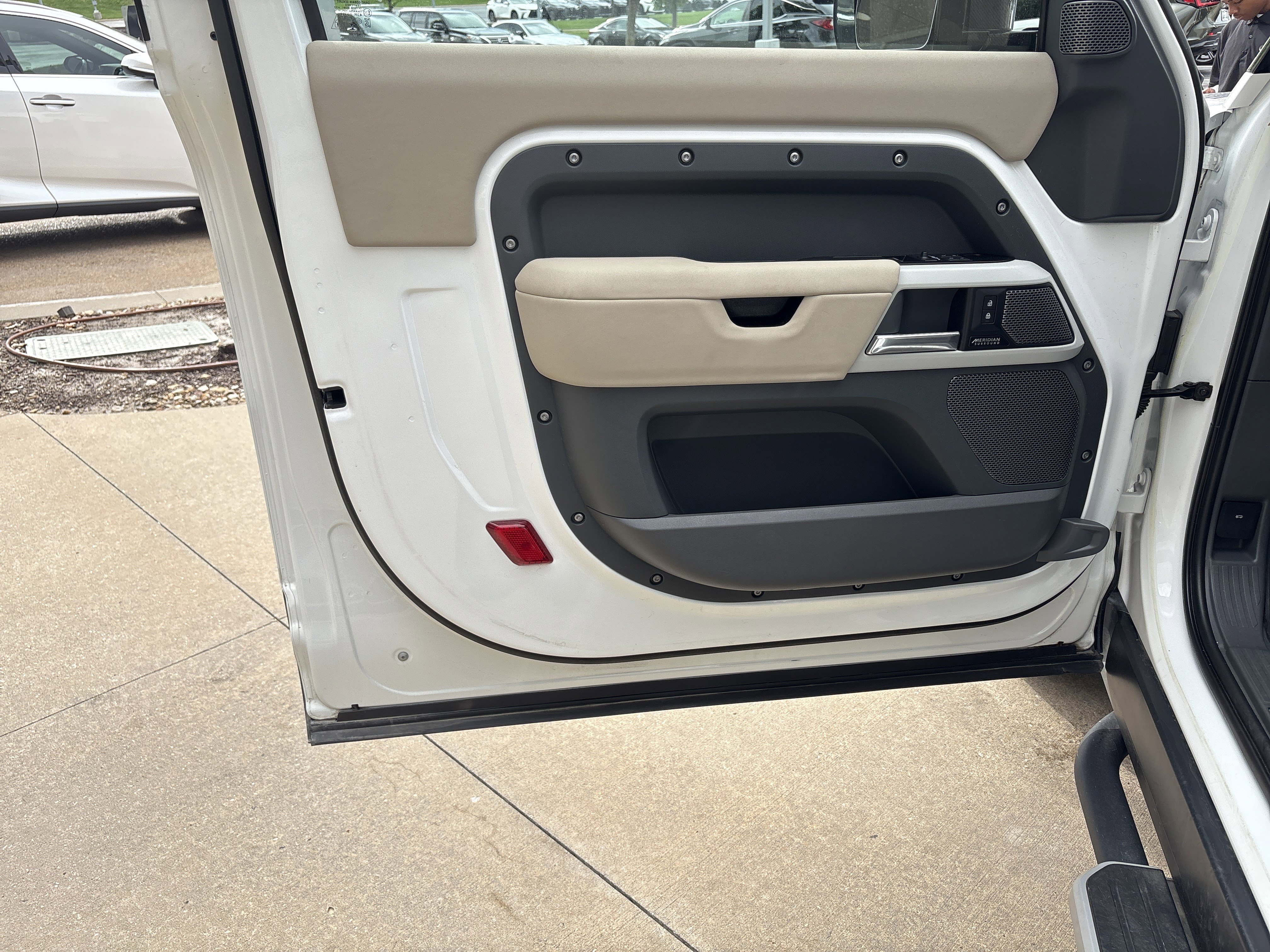 Used 2023 Land Rover Defender 90 X-Dynamic SE AWD/4WD image 15