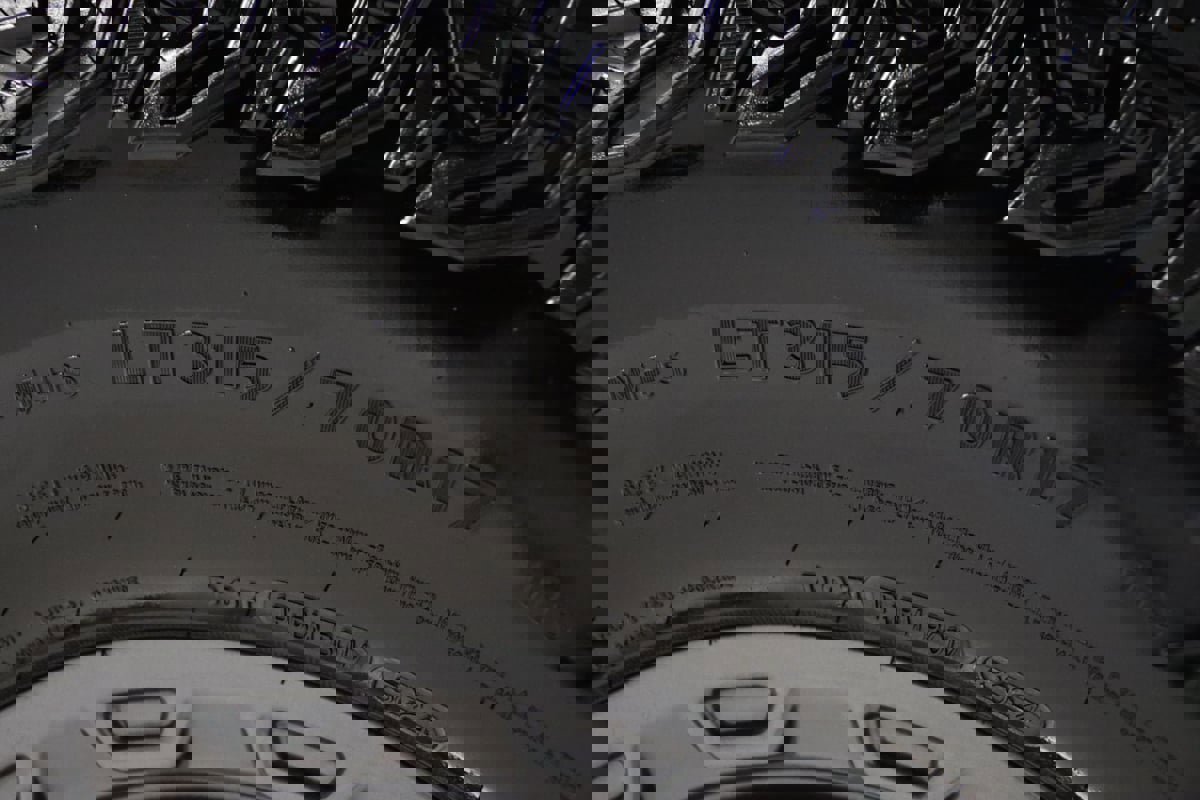 Used 2024 Ford Bronco Everglades image 14