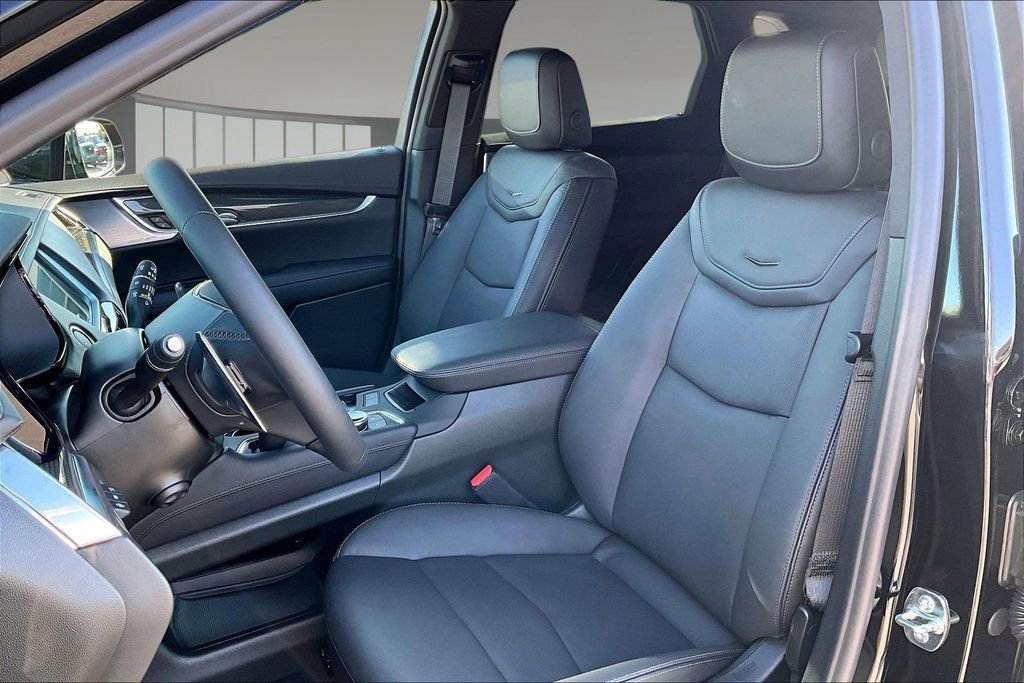 New 2026 Cadillac XT5 Sportv w/ LPO, Floor Liner Package AWD/4WD image 9