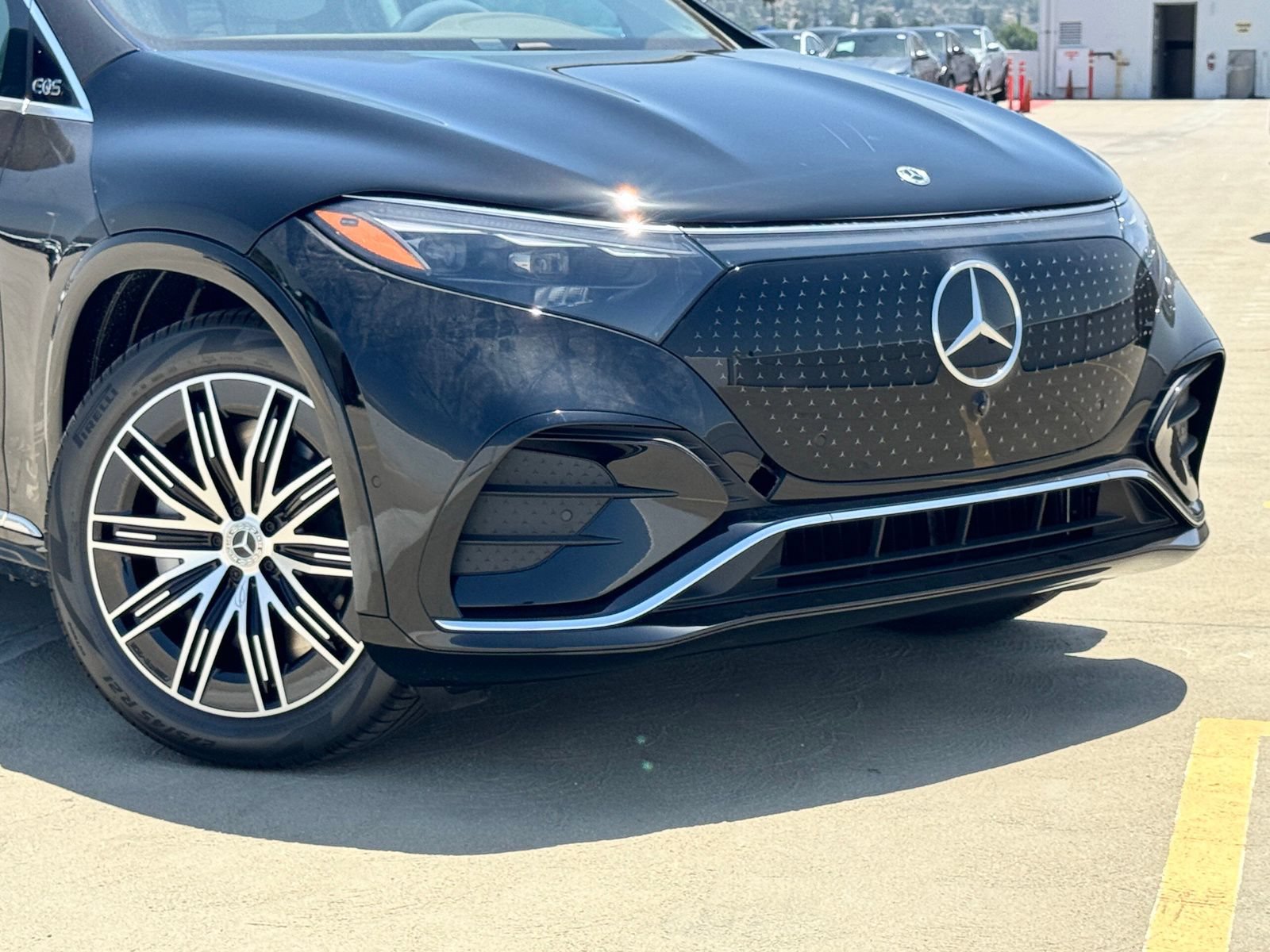 New 2026 Mercedes-Benz EQS 400 4MATIC SUV image 3