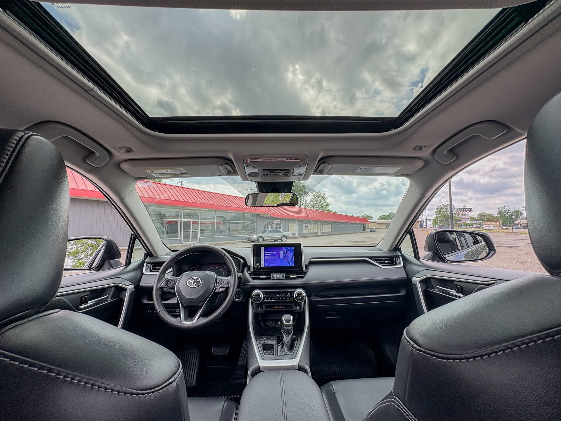 Used 2023 Toyota RAV4 XLE Premium image 2