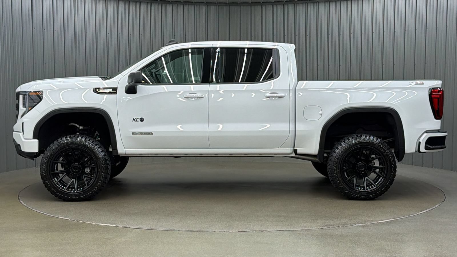 Used 2026 GMC Sierra 1500 Elevation AWD/4WD image 2