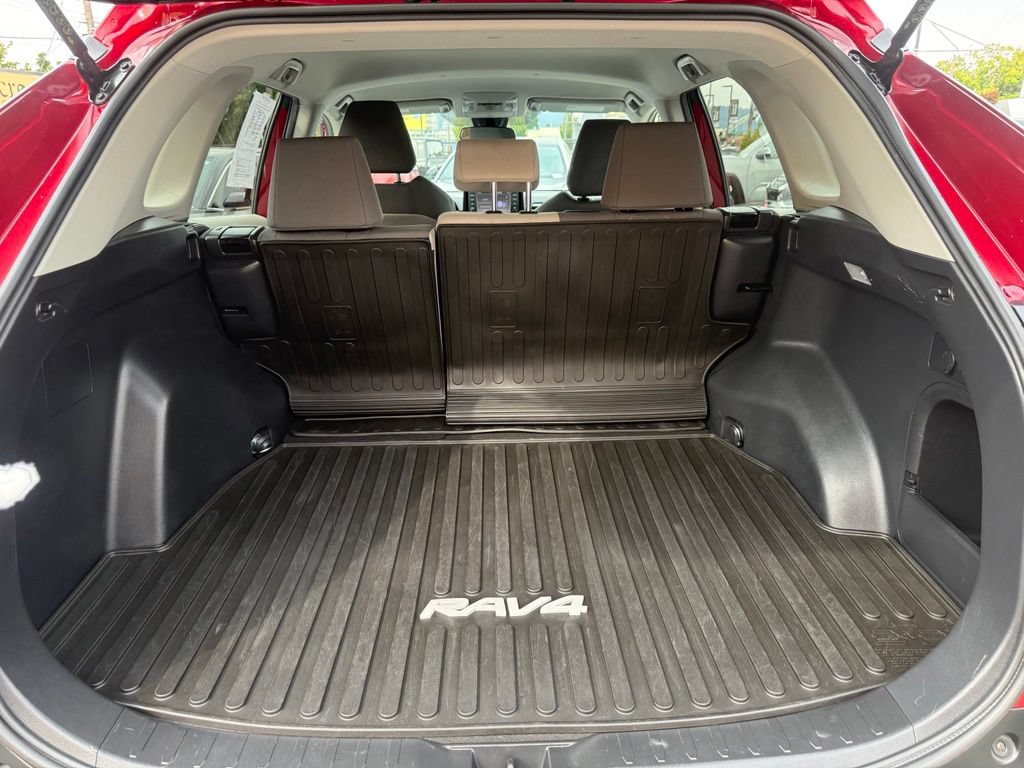 Certified 2021 Toyota RAV4 XLE AWD/4WD image 9