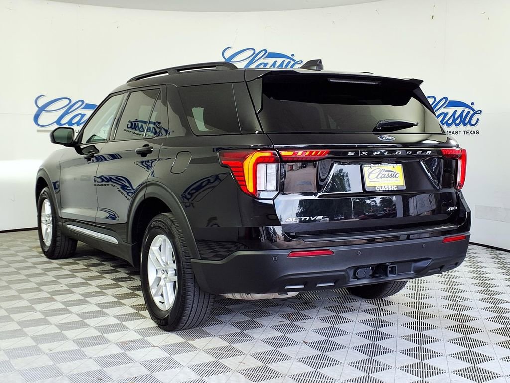 Used 2025 Ford Explorer Active image 2