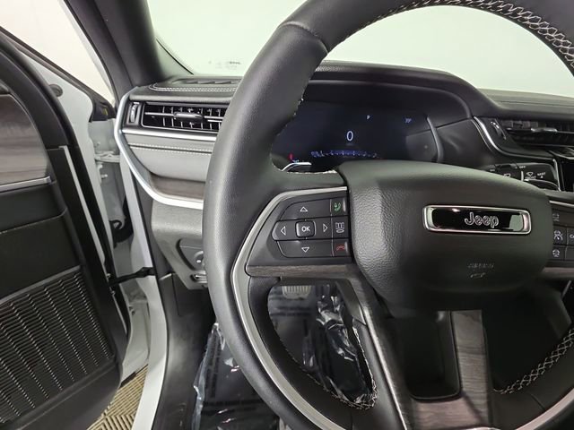 Used 2024 Jeep Grand Cherokee Limited w/ Black Appearance Package image 26