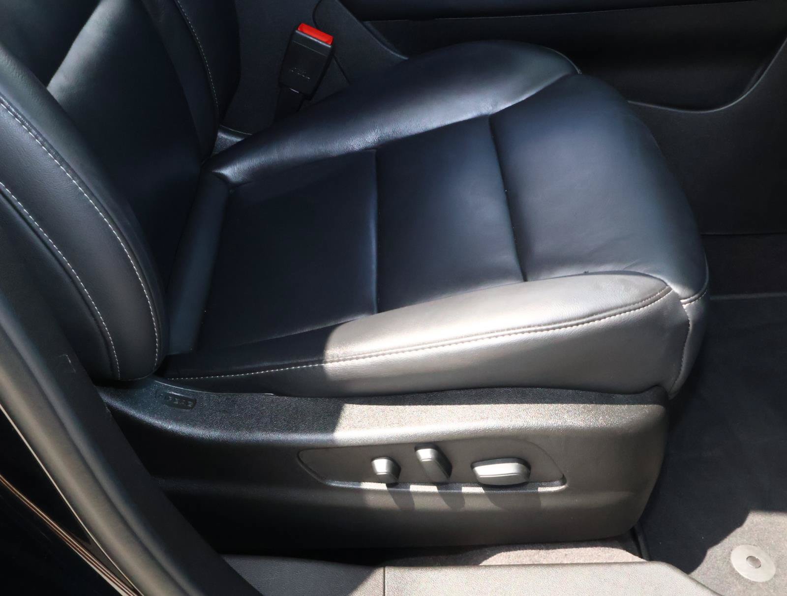 Certified 2023 Cadillac XT4 Premium Luxury FWD image 23