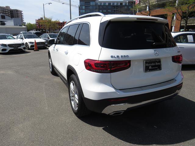 Used 2022 Mercedes-Benz GLB 250 4MATIC w/ Premium Package Lite image 2