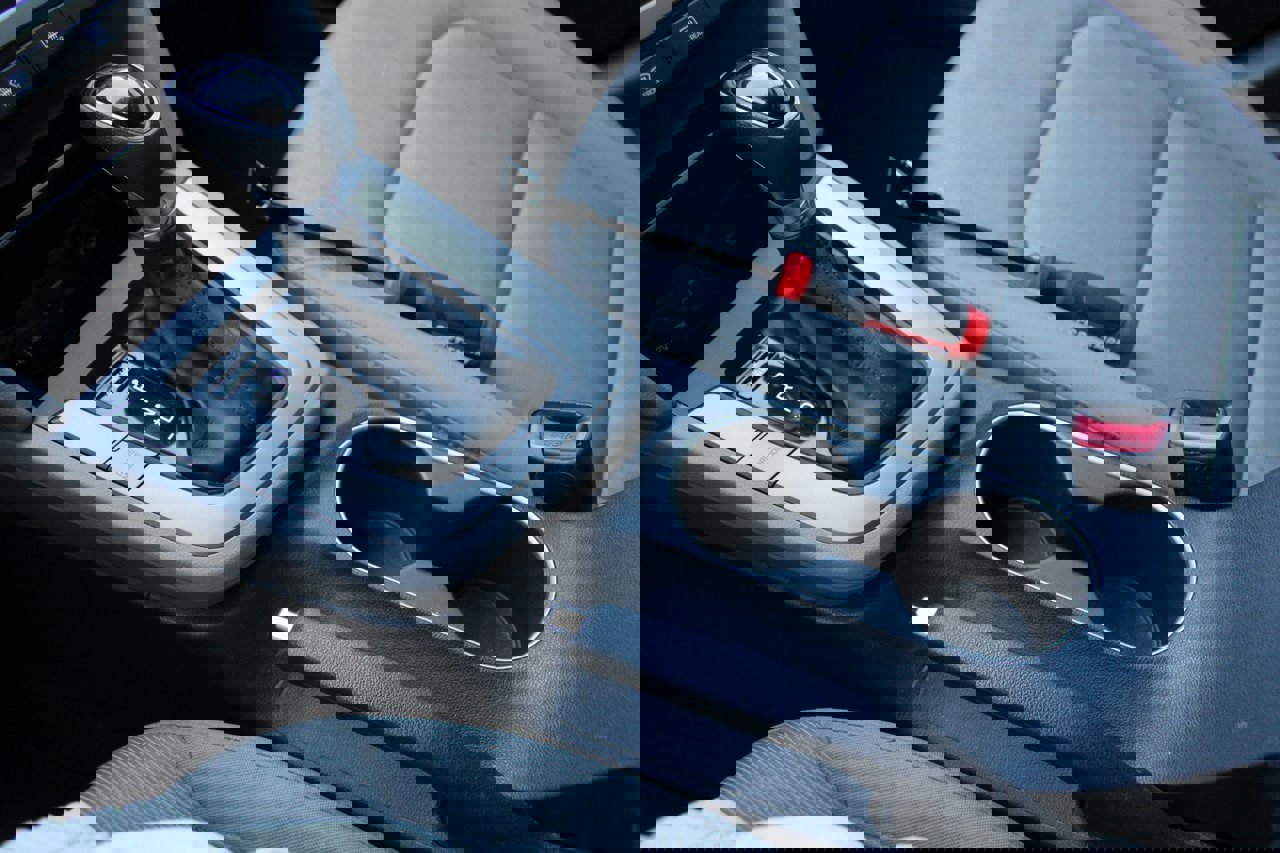 Used 2017 Hyundai Elantra SE image 24