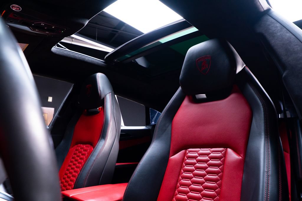 Used 2022 Lamborghini Urus AWD/4WD image 28