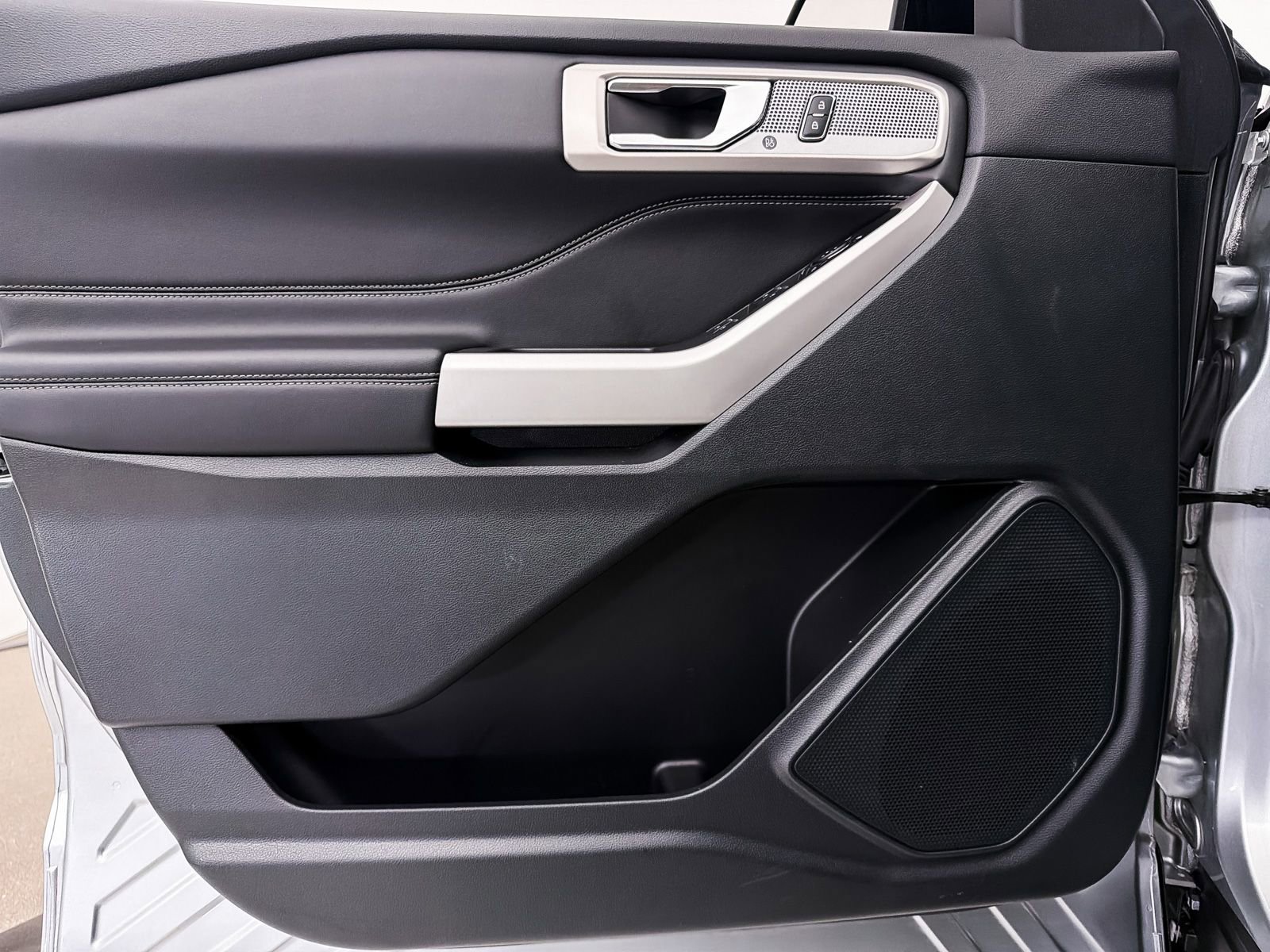 Used 2024 Ford Explorer XLT w/ Equipment Group 202A image 21