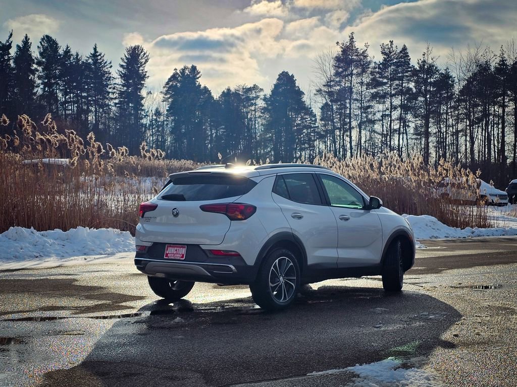 Used 2020 Buick Encore GX Essence w/ Advanced Technology Package image 4