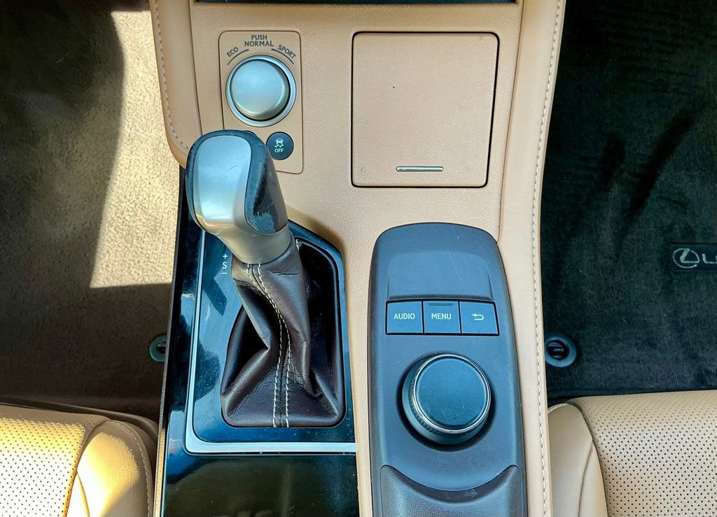 Used 2016 Lexus ES 300h w/ Premium Package w/Wood Trim image 32