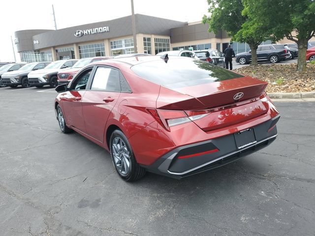 Certified 2024 Hyundai Elantra SEL FWD image 3