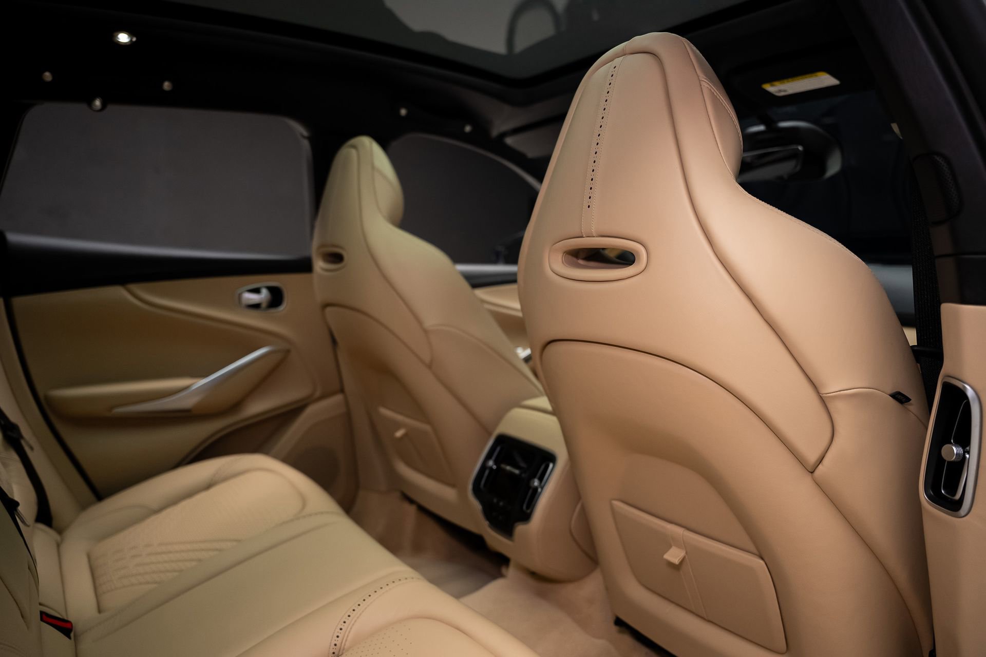 Used 2021 Aston Martin DBX AWD/4WD image 69