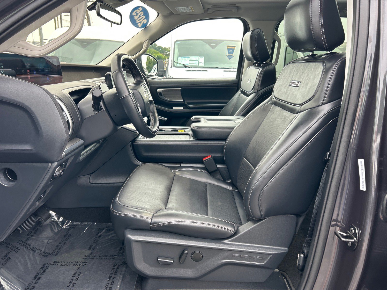 Certified 2025 Ford Expedition Max Platinum w/ Driver's Package AWD/4WD image 9