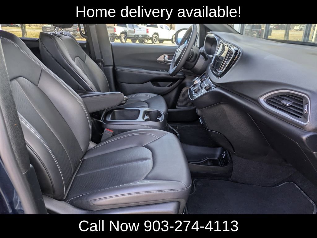 Used 2025 Chrysler Pacifica Select image 31