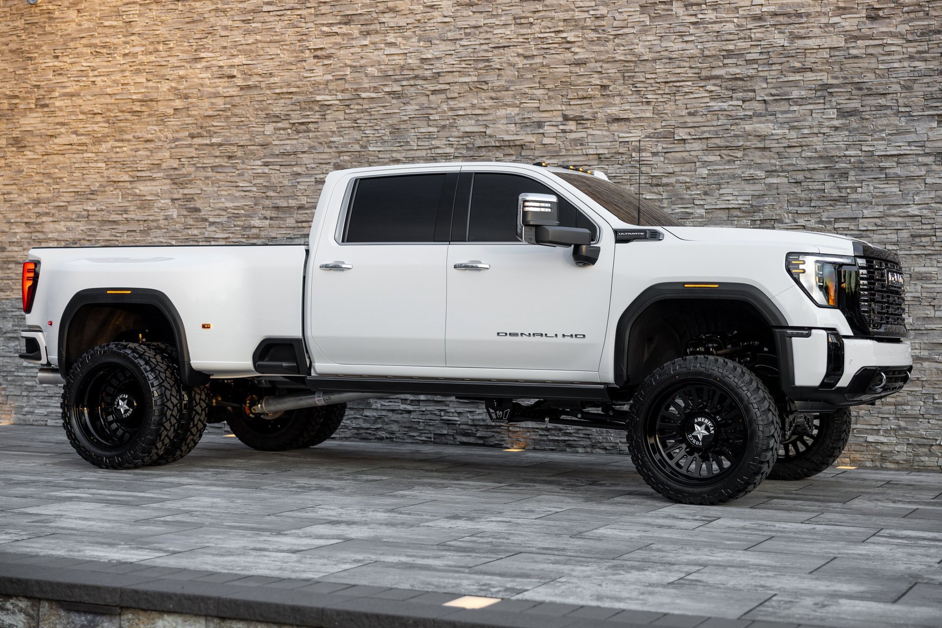 Used 2026 GMC Sierra 3500 Denali Ultimate image 10