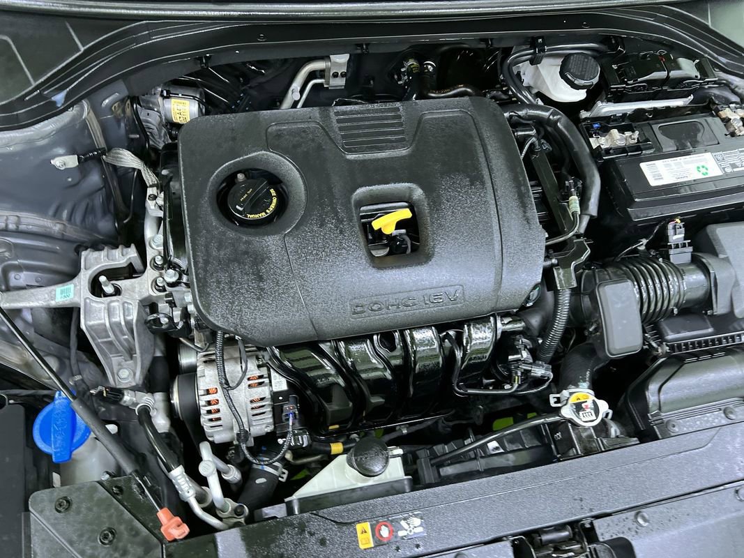 Used 2020 Hyundai Elantra SE FWD image 4