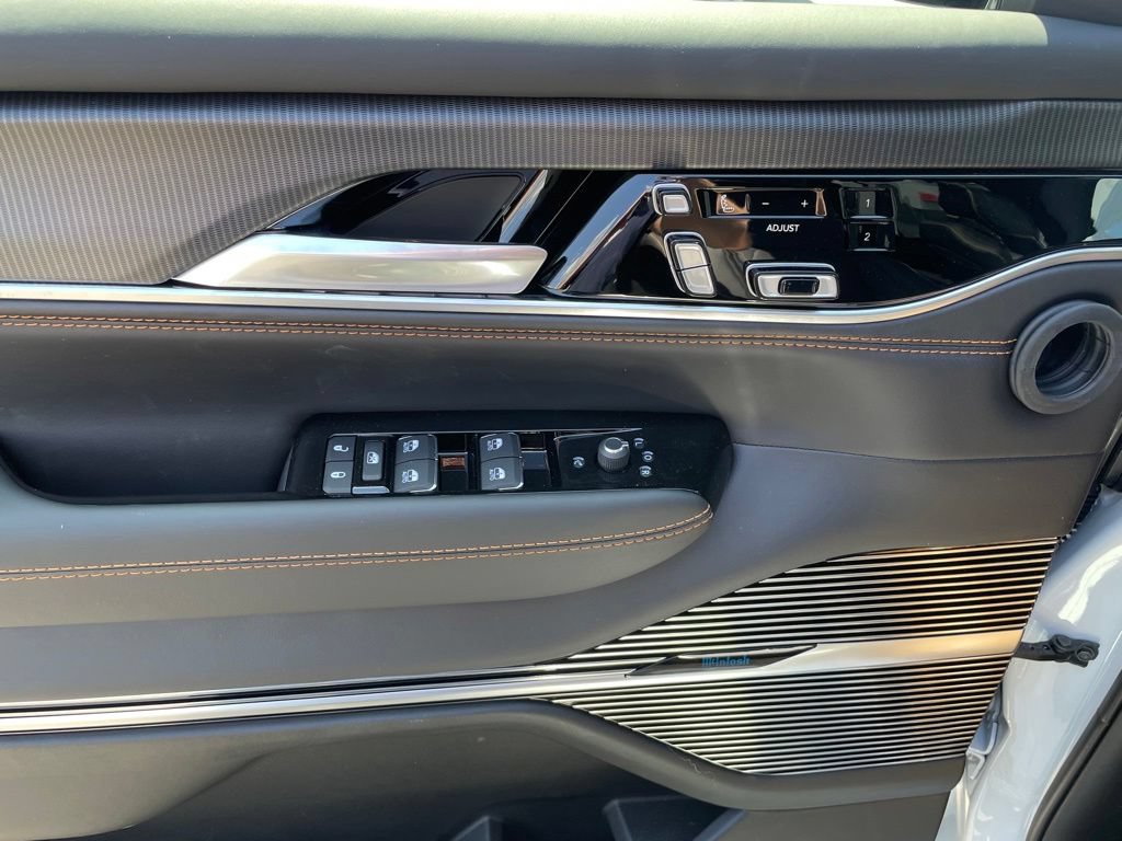 New 2026 Jeep Grand Wagoneer Summit AWD/4WD image 8
