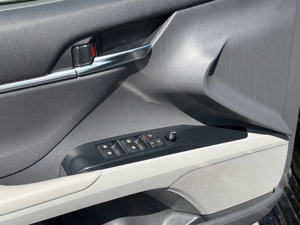 Used 2018 Toyota Camry SE FWD image 15