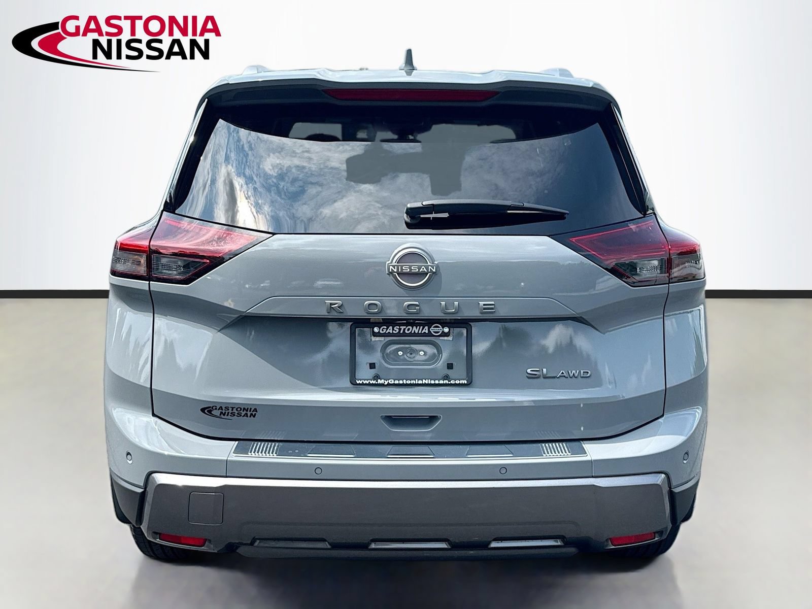Used 2024 Nissan Rogue SL AWD/4WD image 7