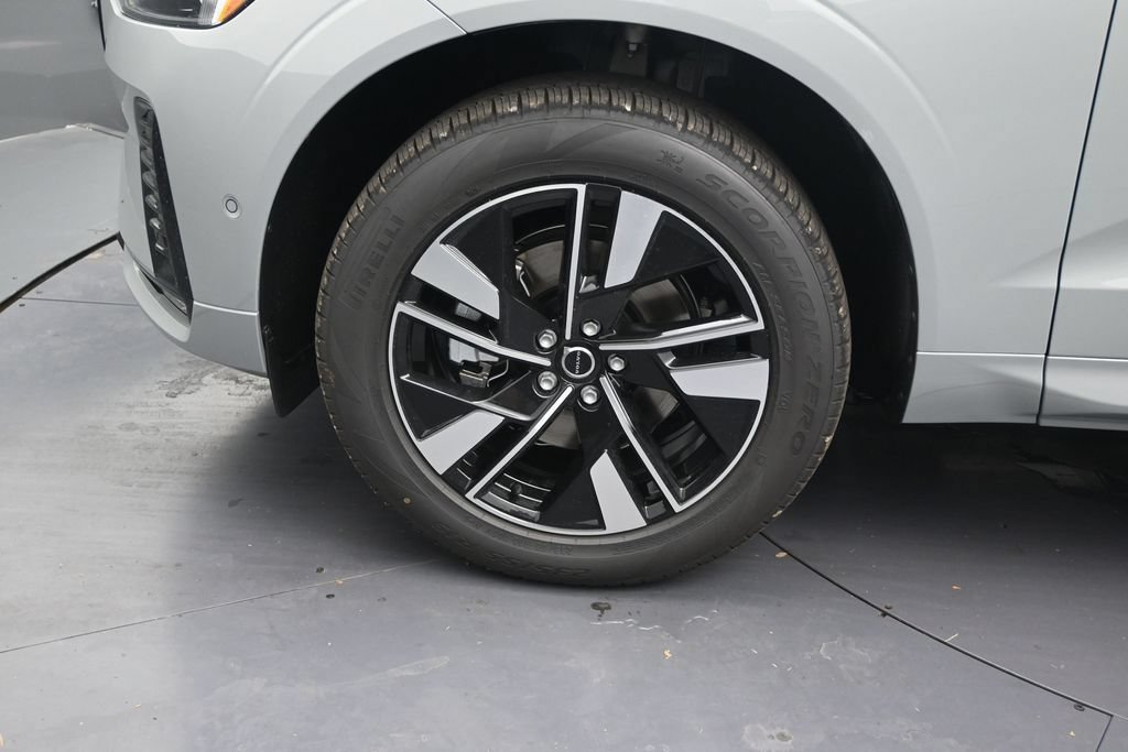 New 2026 Volvo XC60 B5 Plus AWD/4WD image 9