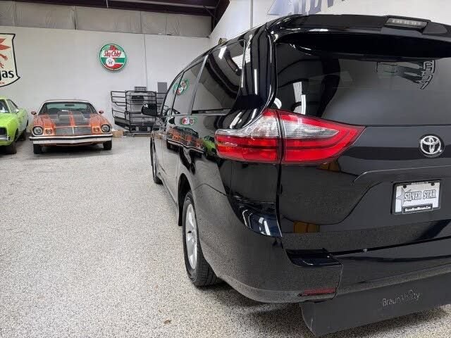 Used 2020 Toyota Sienna L FWD image 9