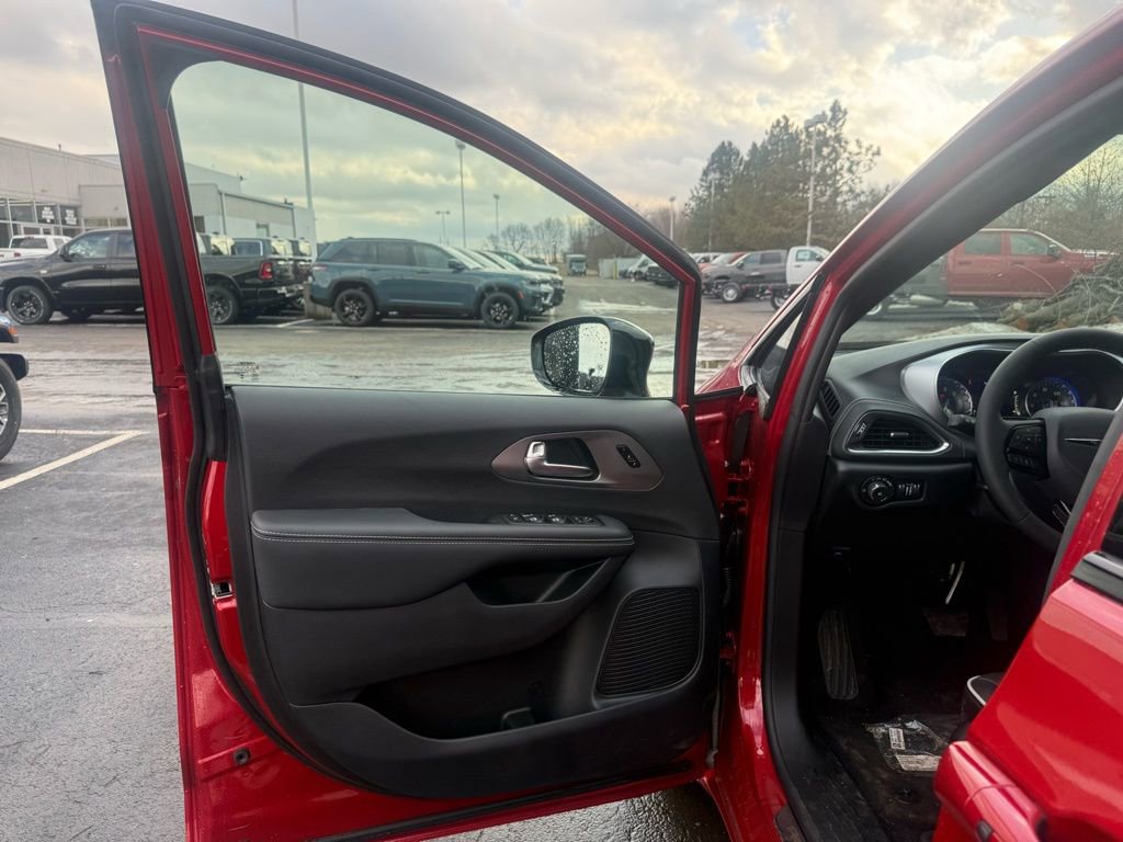 New 2026 Chrysler Pacifica Limited w/ S Appearance Package image 77