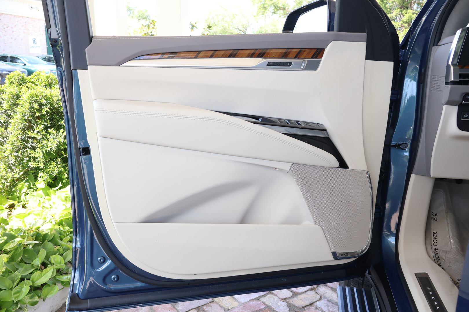 New 2025 Cadillac Escalade Premium Luxury Platinum w/ LPO, Radiant Package image 10