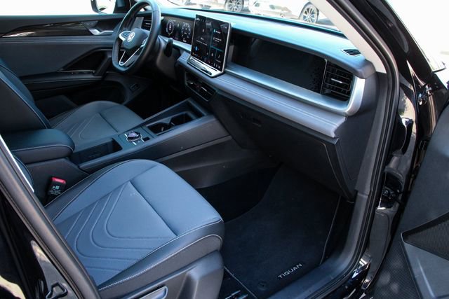 Certified 2025 Volkswagen Tiguan SE image 26