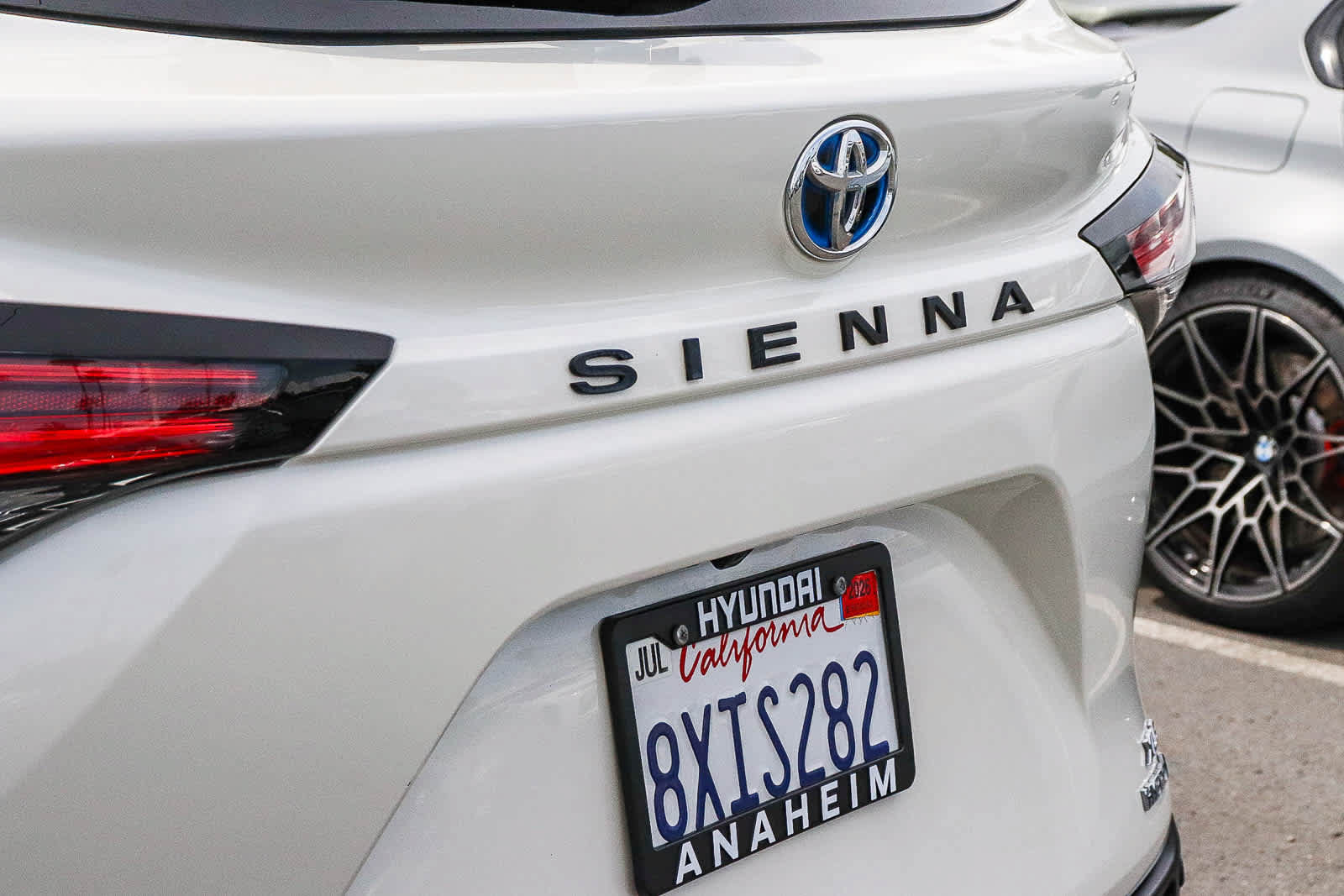 Used 2021 Toyota Sienna XLE w/ XLE Plus Package FWD image 12