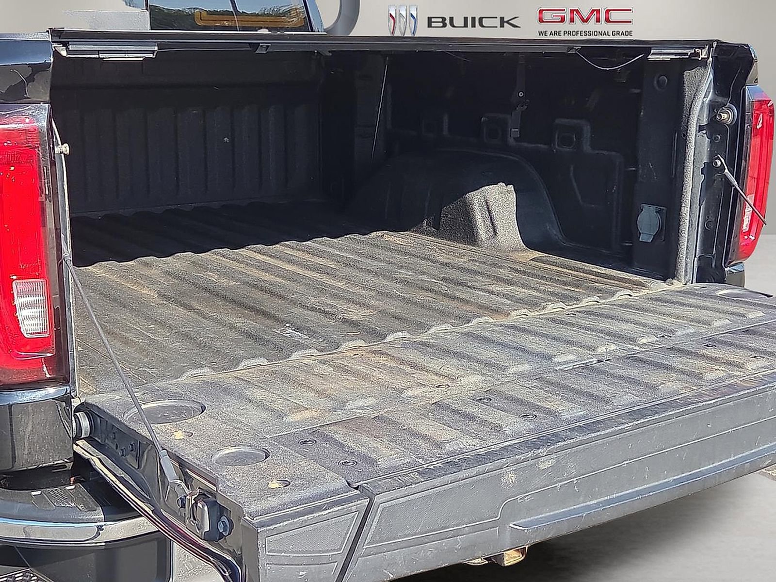 Certified 2021 GMC Sierra 1500 SLT AWD/4WD image 9