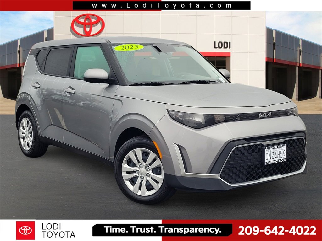 Used 2025 Kia Soul LX image 1