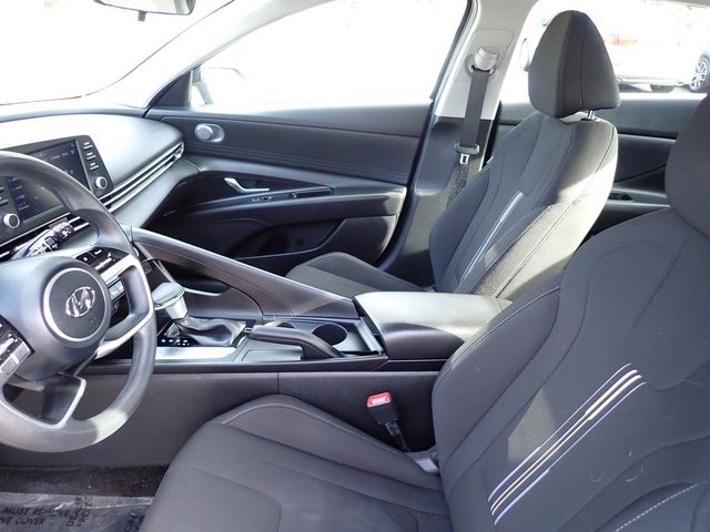 Used 2023 Hyundai Elantra SEL image 15