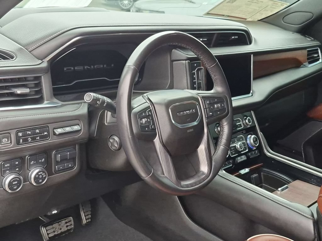 Used 2023 GMC Yukon XL Denali Ultimate AWD/4WD image 2
